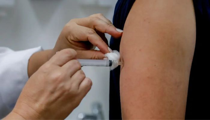  Especialistas pedem mais vacinação contra aumento da dengue no verão 